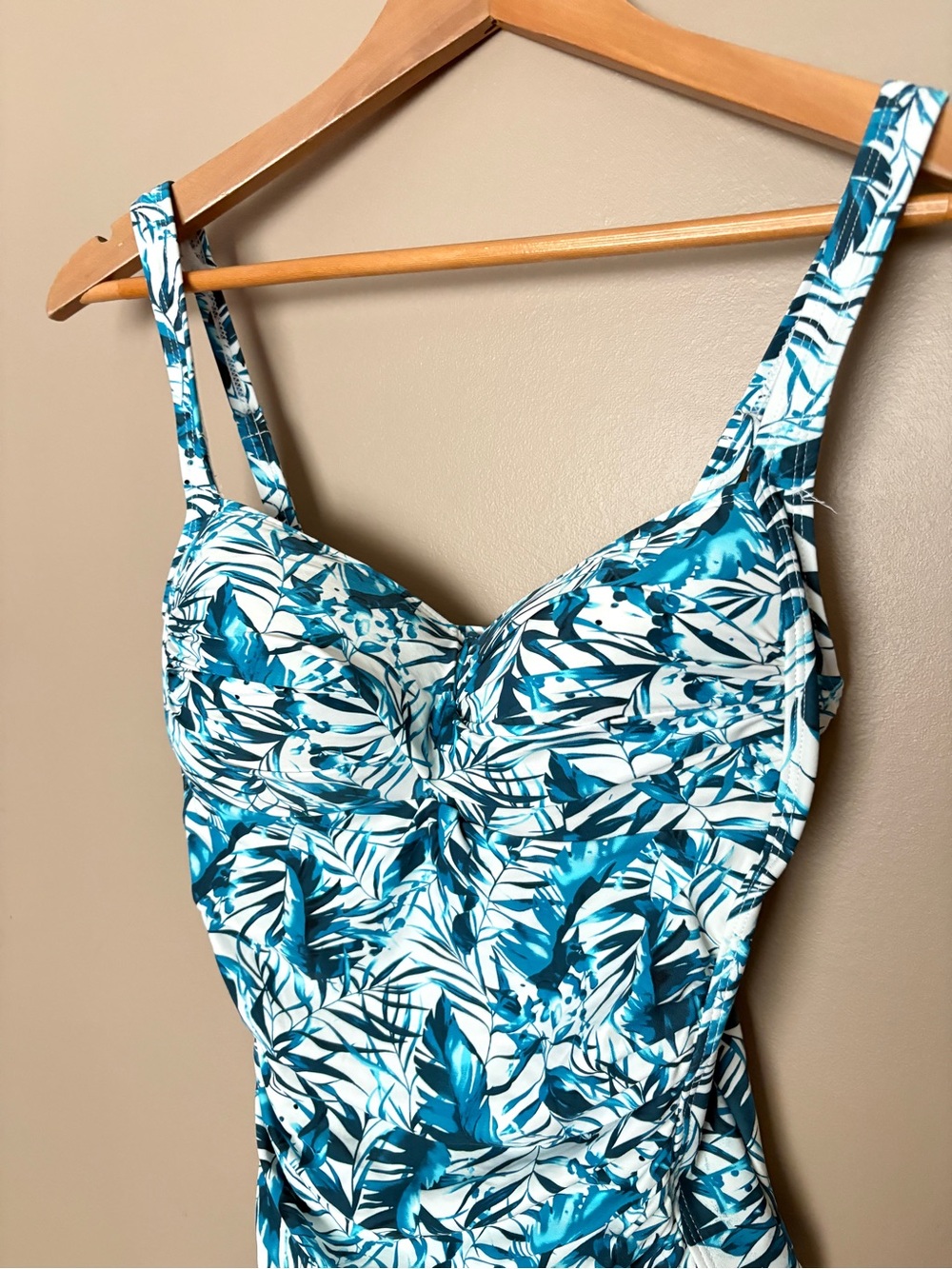NIPTUCK SWIM one piece swimsuit tropical palm print teal tummy control sz 8 EUC